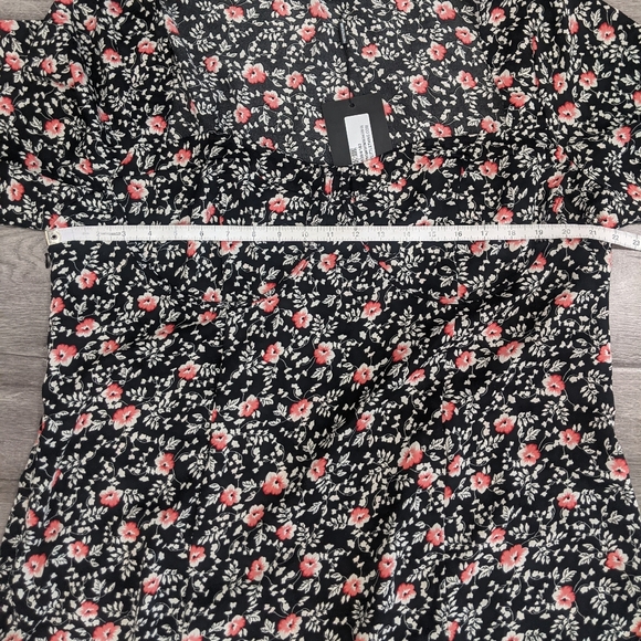 PrettyLittleThing Plus Black Floral Print Cupped Split Detail Midi Dress - Picture 11 of 14